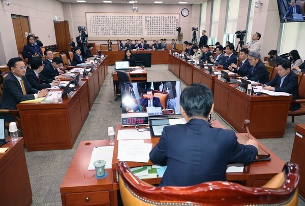2일 서울 여의도 국회에서 열린 에서 정청래 위원장이 의사봉을 두드리고 있다. / 사진=연합뉴스