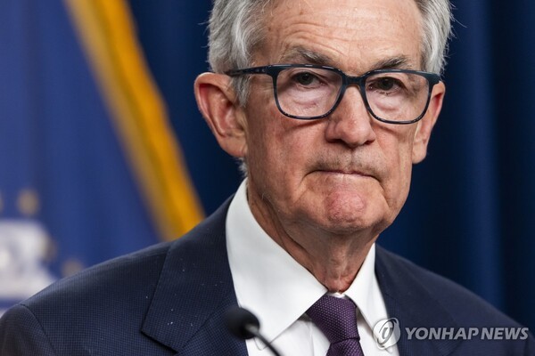 제롬 파월 미국 연방준비제도 의장이 7일(현지시각) 워싱턴DC에서 연방공개시장위원회(FOMC)의 기준금리 동결 결정 뒤 발언하고 있다. /사진=연합뉴스