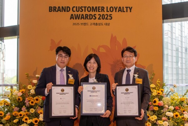 (사진 왼쪽부터) 박재신 아브뉴프랑 사업부문장, 최은주 삼성금거래소 대표이사, 강신주 호반호텔앤리조트 리조트부문대표./사진=호반그룹