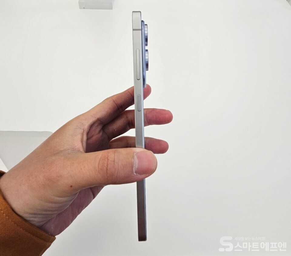 5.8mm 두께의 삼성전자 갤럭시 S25 엣지 /사진=양대규 기자