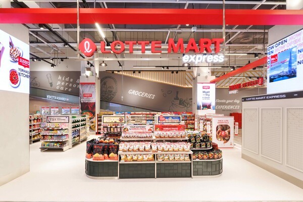 싱가포르 페어프라이스 엑스트라 비보시티점 내 입점한 '롯데마트 익스프레스' 
