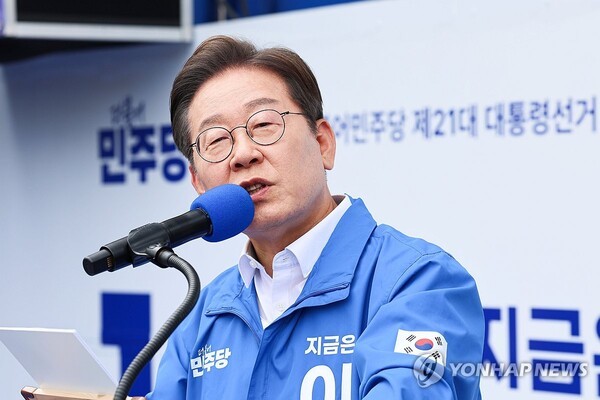이재명 더불어민주당 대선 후보가 지난 14일 경남 창원시 상남분수광장에서 열린 집중 유세에서 지지를 호소하고 있다./사진=연합뉴스