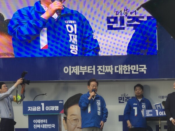 이재명 더불어민주당 대선 후보가 15일 오후 순천시 연향동에서 거리 유세를 진행하고 있다. /사진=한민식 기자