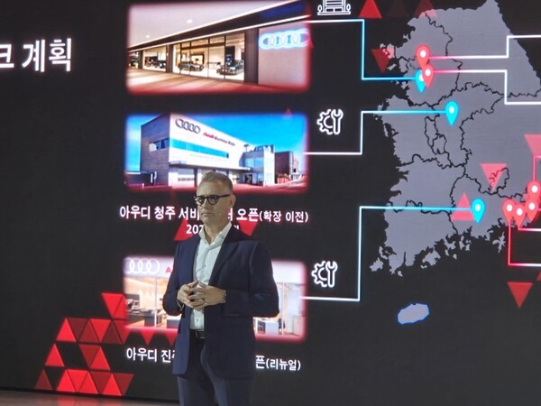 스티브 클로티 아우디코리아 사장이 경기 김포시 소재 에어로피스에서 열린 '더 뉴 아우디 A5' 국내 프리뷰 행사에서 발표하고 있다. /사진=김동하 기자