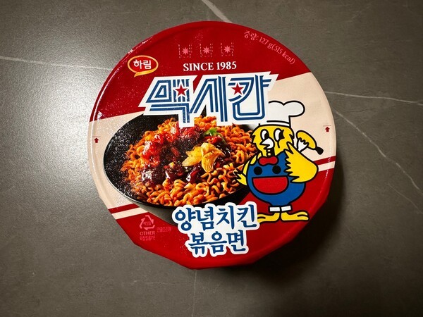 하림 맥시칸 양념치킨 볶음면. / 사진=홍선혜 기자 