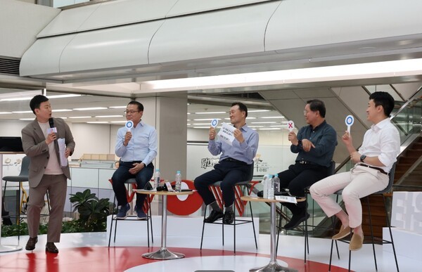 농심이 타운홀 미팅을 실시했다. 오른쪽부터 농심 신상열 전무, 황청용 부사장, 이병학 대표이사, 조용철 부사장.