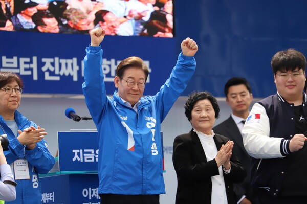 지난 17일 광주 김대중컨벤션센터 앞에서 유세를 펼친 더불어민주당 이재명 대선후보. /사진=한민식 기자