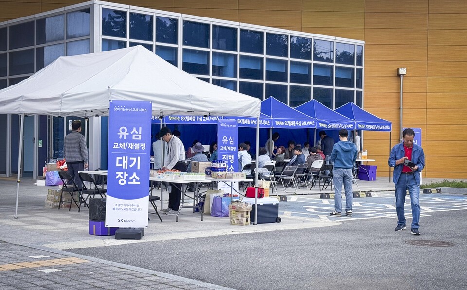 19일 전남 신안군 신안국민체육센터에서 진행된 찾아가는 서비스 모습 /사진=SK텔레콤