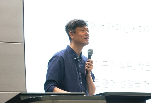 장병규 크래프톤 의장이 경기과학기술대학교에서 강연하는 모습. 