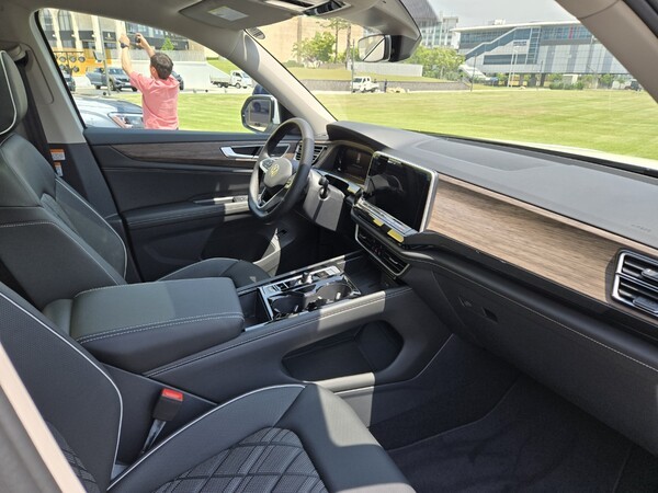 폭스바겐 아틀라스 1열 인테리어./사진=김동하 기자