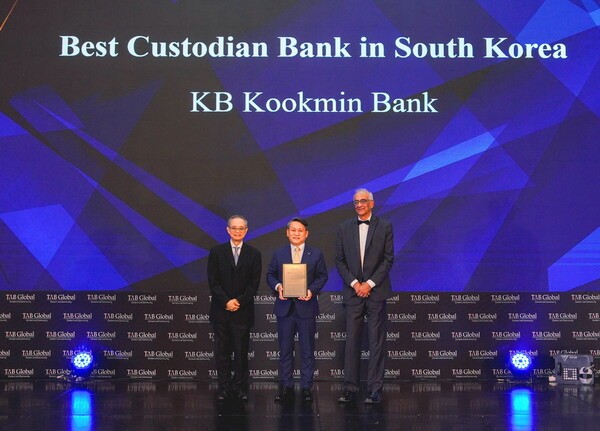 지난 22일 인도네시아 자카르타에서 열린 '2025 글로벌 금융시장 어워즈' 시상식. /사진=KB국민은행