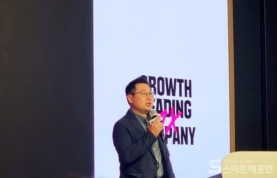 LG유플러스의 새로운 'AI 상담어드바이저'를 설명하는 정성권 LG유플러스 IT/플랫폼빌드그룹장 상무 /사진=양대규 기자