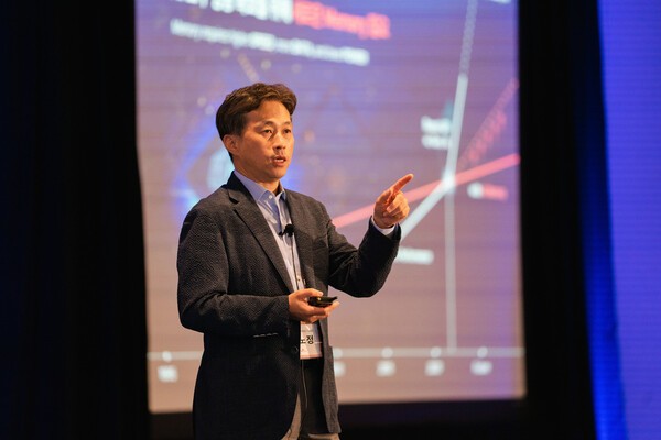 '2024 SK 글로벌 포럼'에서 기조연설을 하고 있는 곽노정 대표이사 사장 /사진=SK하이닉스