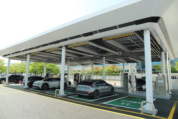 한글과컴퓨터 자회사 방산·안전장비 전문기업 한컴라이프케어가 김포공항 전기차 화재 진압 솔루션을 설치했다. /사진=한컴그룹