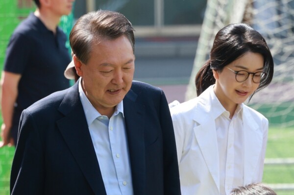 윤석열 전 대통령과 김건희 여사가 제21대 대통령 선거일인 3일 서울 서초구 원명초등학교에 마련된 서초4동 제3투표소에서 투표했다./사진=연합뉴스