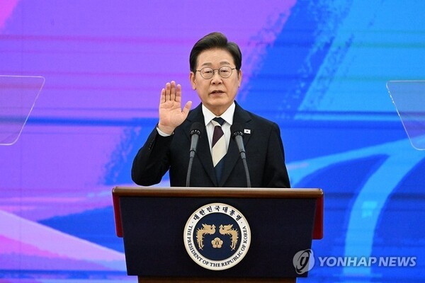 이재명 대통령이 4일 서울 여의도 국회에서 열린 제21대 대통령 취임선서식에서 취임 선서를 하고 있다. /사진=연합뉴스