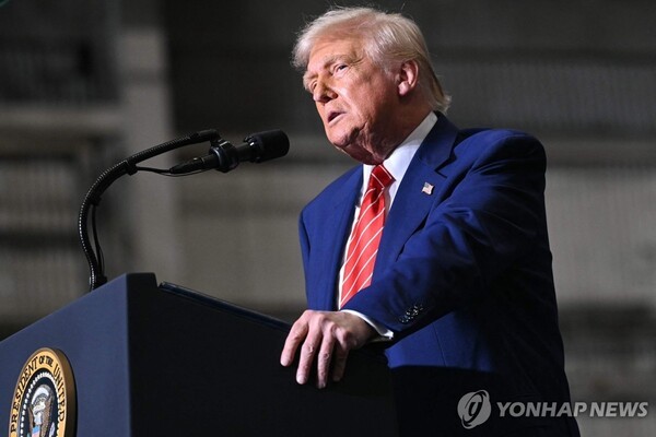 US스틸 공장 연설에서 철강·알루미늄 관세 인상 발표하는 트럼프 대통령 /사진=연합