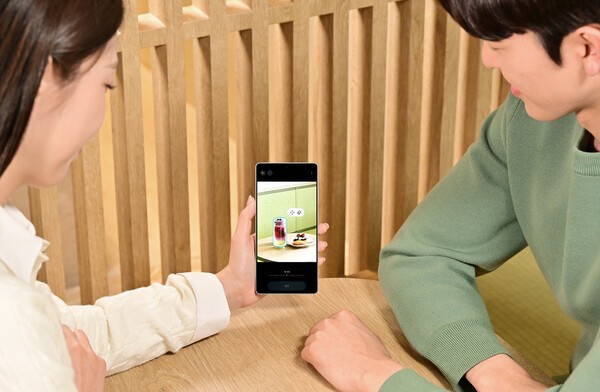 갤럭시 AI 기능 '포토 어시스트'의 '생성형 편집' 기능을 사용하는 모습 / 사진=삼성전자