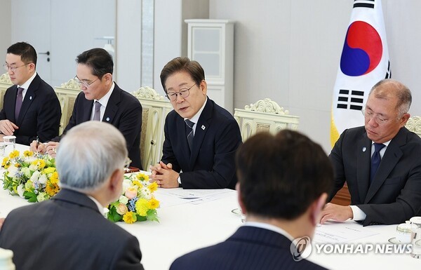 이재명 대통령이 13일 서울 용산 대통령실에서 열린 6경제단체·기업인 간담회에서 발언하고 있다. /사진=연합뉴스