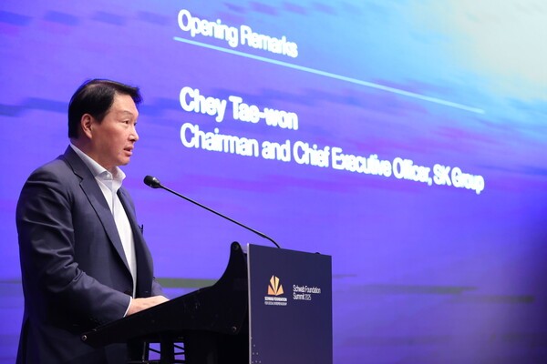 세계경제포럼 슈왑재단 총회에서 최태원 SK회장이 스피치를 하고 있다. /사진=SK설립 비영리재단 사회적가치연구원