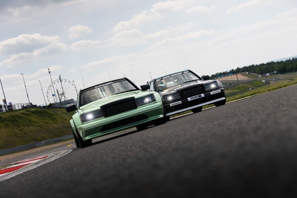 한국타이어는 지난 18일(현지시간) 독일 레이스 대회 '아데아체 라베놀 24시 뉘르부르크링' 행사 일환인 '아데나워 레이싱 데이'서 글로벌 모터스포츠 엔지니어링 브랜드 HWA와 함께 스포츠 세단 HWA EVO를 전세계 최초 공개했다고 24일 밝혔다. /사진=한국타이어