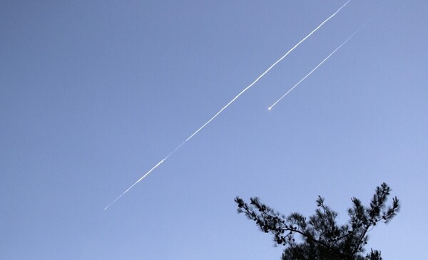 24일(현지시간) 이스라엘 예루살렘에 목격된 이란 탄도미사일 / 사진=UPI 연합뉴스