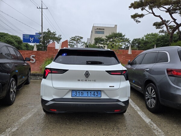 세닉 E-Tech 후면부. /사진=김동하 기자