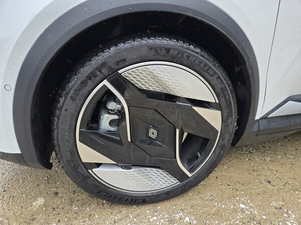 세닉 E-Tech에 적용된 오라클 휠. /사진=김동하 기자