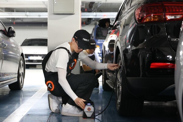 한국타이어가 지난 6~8일, 20~22일까지 총 6일간 대구 삼성 라이온즈파크, 대전 한화생명 볼파크에서 타이어 안전 점검 이벤트 '타이어 보이'를 진행했다고 26일 밝혔다. /사진=한국타이어