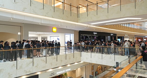 샤오미 매장 오픈을 기다리는 고객들 /사진=샤오미코리아