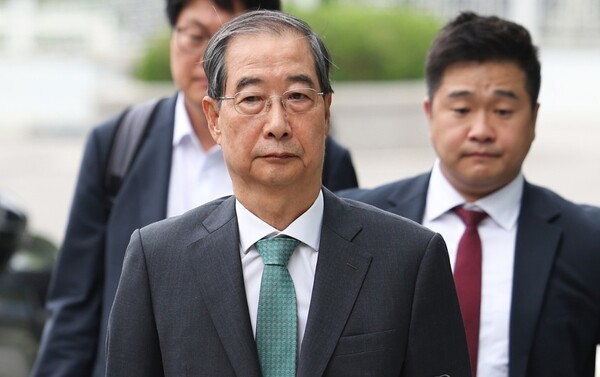 한덕수 전 국무총리가 2일 내란특검 조사를 받기 위해 서울 서초구 서울고검 청사로 출석하고 있다. / 사진=연합뉴스