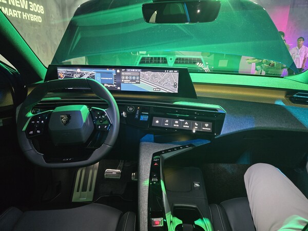 3일 푸조가 공개한 올 뉴 3008의 1열 인테리어. /사진=김동하 기자