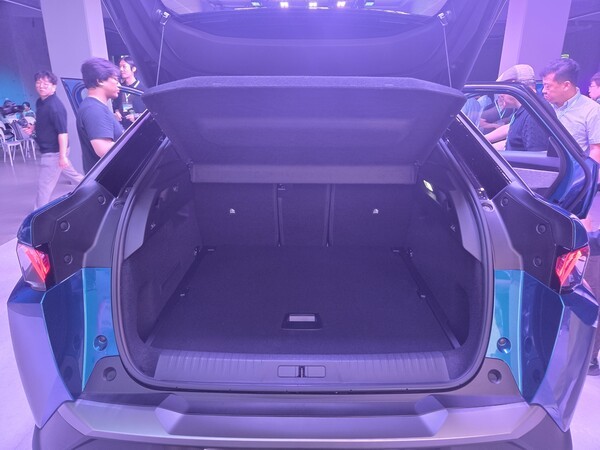 3일 푸조가 공개한 올 뉴 3008 트렁크 공간. /사진=김동하 기자