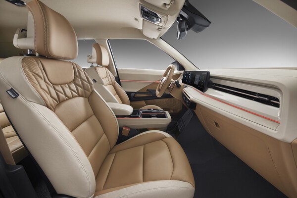 KGM 액티언 하이브리드 실내 