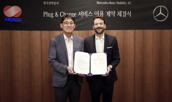 벤츠코리아는 전기차 고객의 간편 충전 서비스 경험을 위해 한국전력공사(한전)와 '메르세데스-벤츠 모빌리티 AG'가 '플러그 앤 차지(PNC)' 계약을 체결한다고 8일 밝혔다. /사진=벤츠코리아