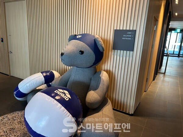 신라스테이 여수 1층에 있는 호텔신라 브랜드 마스코트 신라베어.                         /사진=김선주 기자 