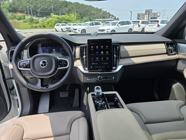 볼보 신형 XC90 1열 인테리어. /사진=김동하 기자