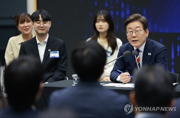 이재명 대통령이 지난달 11일 서울 영등포구 한국거래소에서 열린 현장 간담회에서 발언하고 있다. /사진=연합뉴스