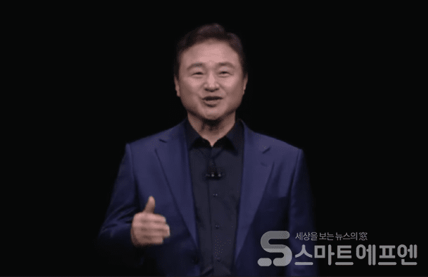 노태문 삼성전자 DX부문장 직무대행 사장이 갤럭시 언팩 2025에서 환영사를 하고 있다. / 사진=갤럭시 언팩 2025 유튜브 캡처
