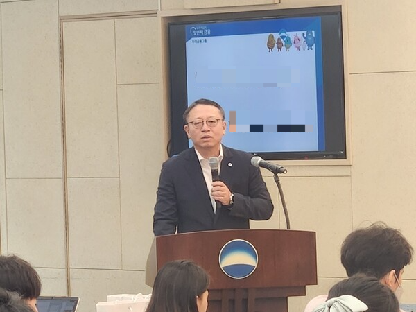 정진완 우리은행장이 10일 '포용적 금융 플랫폼' 기자간담회에서 발언하고 있다. /사진=김준하 기자