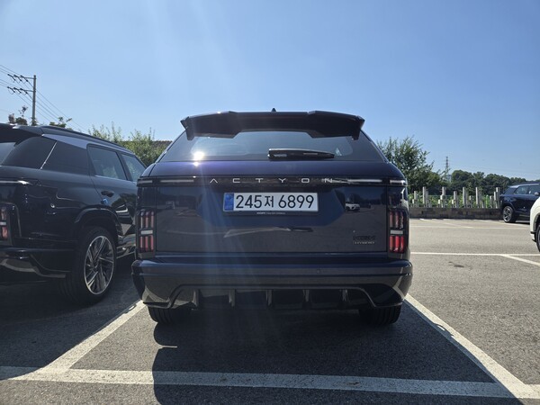 KGM 액티언 하이브리드 후면. /사진=김동하 기자