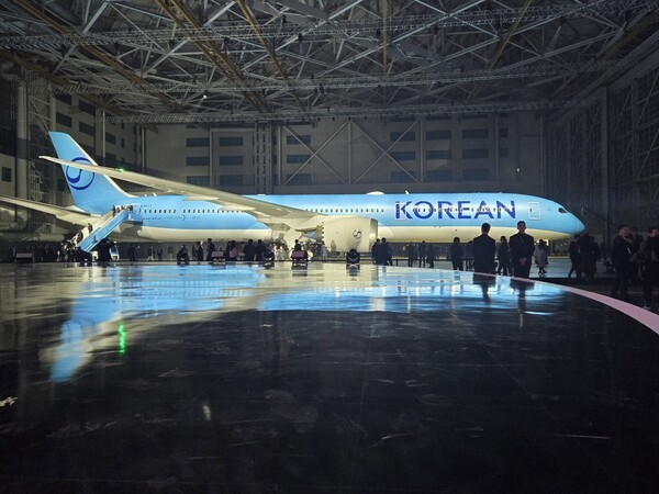 지난 3월 대한항공이 공개한 새로운 로고가 적용된 기체. /사진=김동하 기자