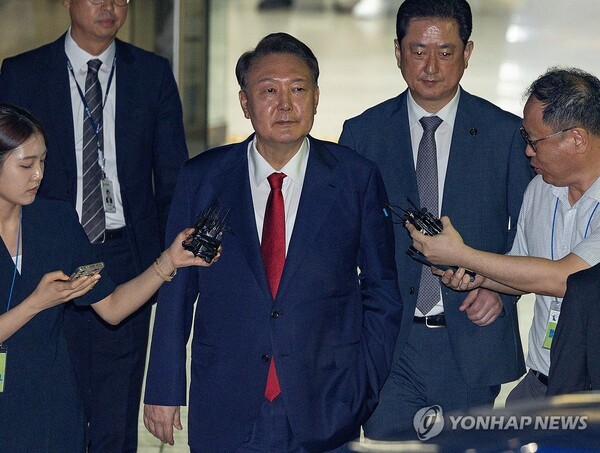 해병대원 순직 사건 관련 의혹을 수사하는 순직해병 특검팀이 'VIP(윤석열 전 대통령) 격노설'과 관련해 윤 전 대통령 사저인 서울 서초구 아크로비스타 압수수색에 들어갔다./사진=연합뉴스