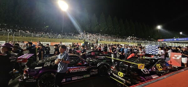 토요타 가주레이싱 6000 클래스 종료 직후 선수들이 차량을 주차하고 있다. /사진=김동하 기자