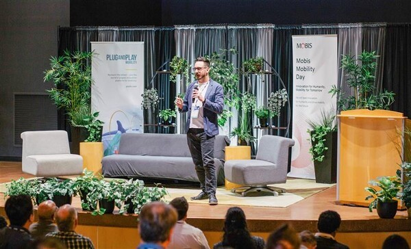 현대모비스 임직원이 지난4월 미국 디트로이트에서 개최한 ‘모비스 모빌리티 데이’에서 신기술을 발표하고 있다.