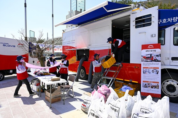 현대차그룹은 경남 산청, 경기 가평 등 집중호우 피해 지역의 복구와 주민들에 대한 지원이 신속하게 이뤄질 수 있도록 성금 20억원을 희망브리지 전국재해구호협회에 전달했다고 21일 밝혔다. 사진은 세탁구호차량. /사진=현대차그룹