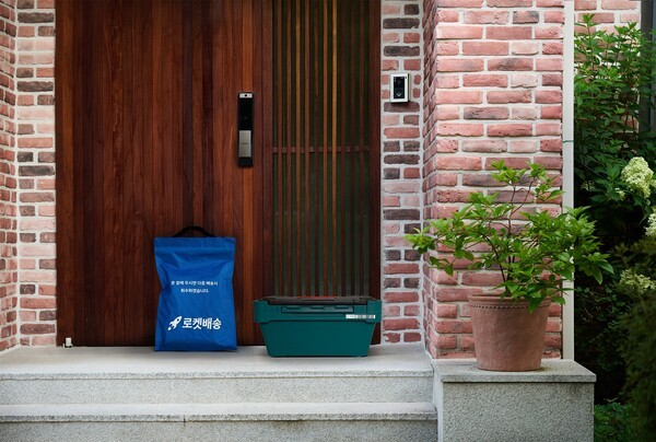 쿠팡로지스틱스서비스(CLS)는 초경량 다회용 ‘에코백’과 ‘뉴 프레시백’을 시범운영한다고 22일 밝혔다.