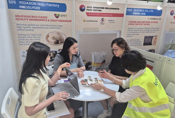 싱가포르 서부 주롱 포인트(Jurong Point) 쇼핑몰에서 열린 수출상담회. /사진=전남도