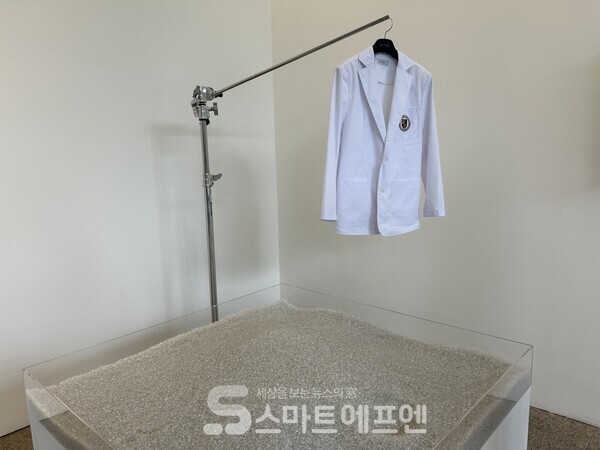 의료복을 수거해 다시 새 의료복으로 업사이클링해 다시 의료원에 납품하는 순환 구조다./사진=김선주 기자 