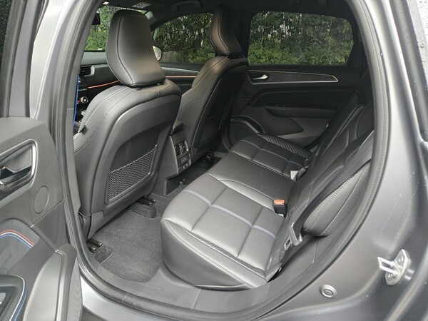 2026년형 르노 아르카나 하이브리드 E-Tech 2열. /사진=김동하 기자